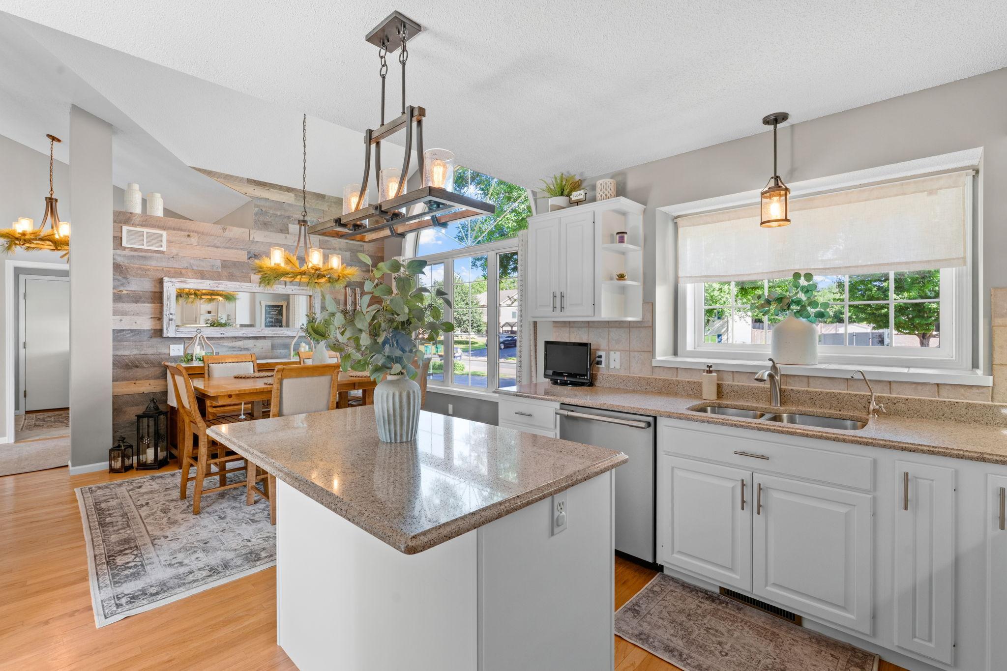 25-web-or-mls-9148 211th St W-34.jpg