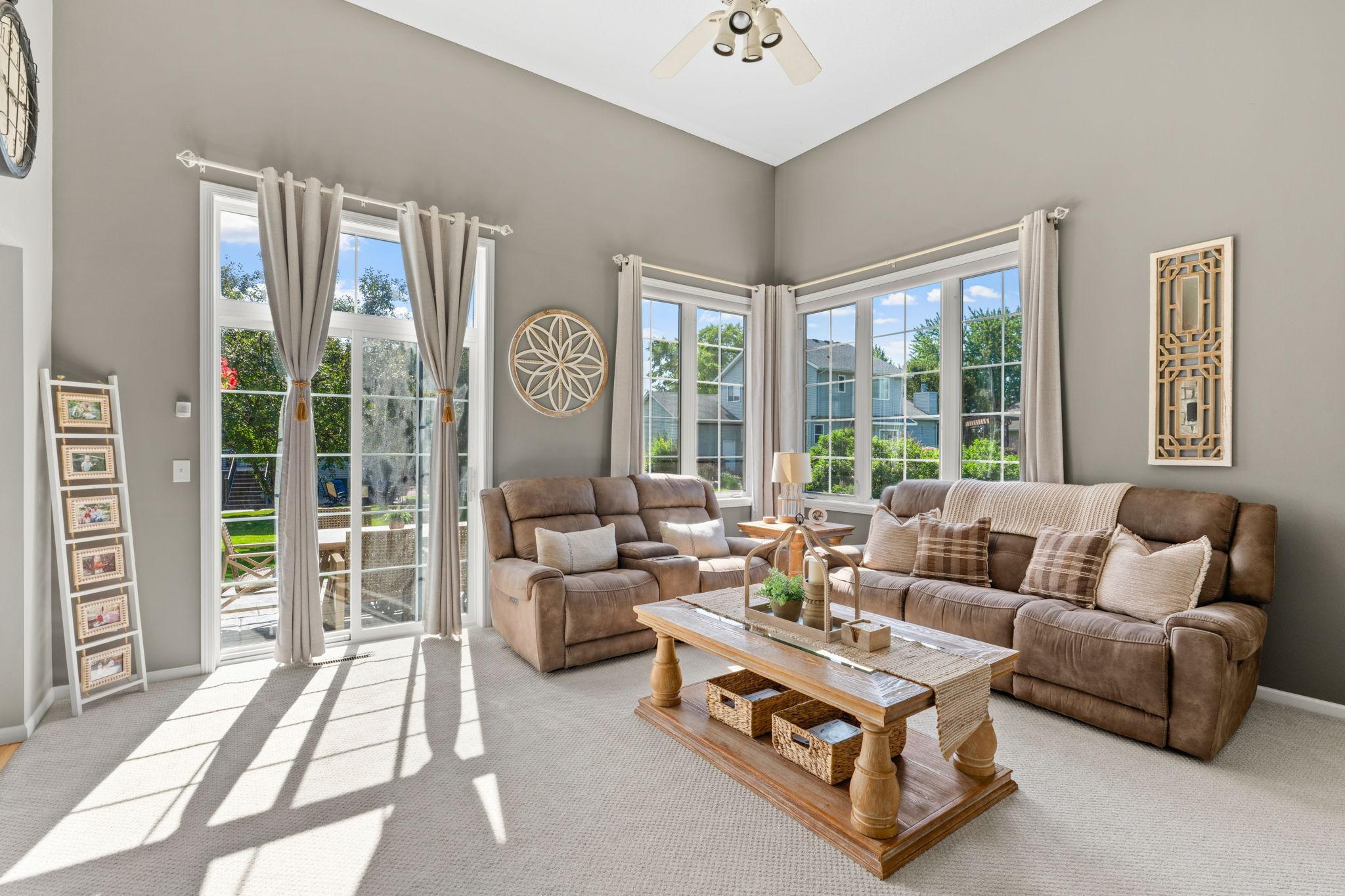 26-web-or-mls-9148 211th St W-35.jpg