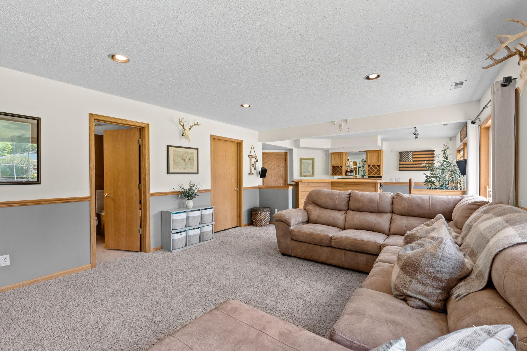 45-web-or-mls-9148 211th St W-54.jpg