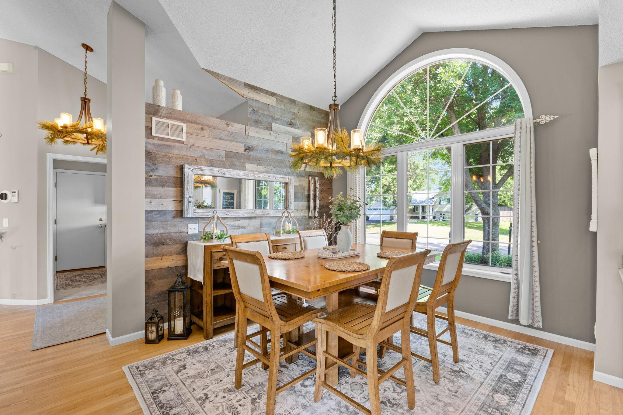 20-web-or-mls-9148 211th St W-29.jpg