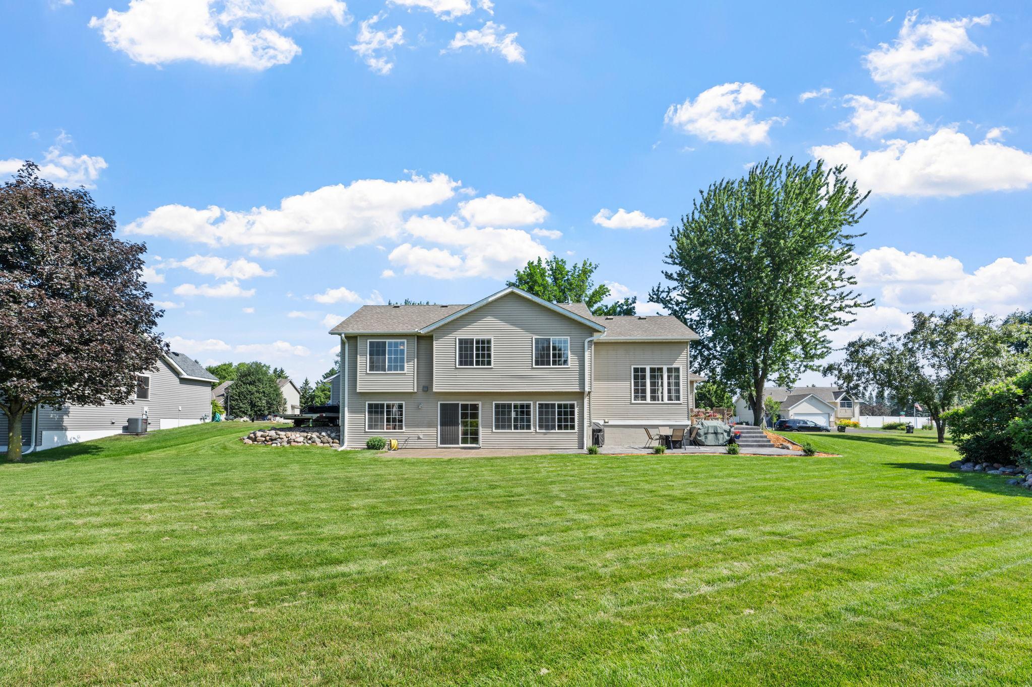 14-web-or-mls-9148 211th St W-12.jpg