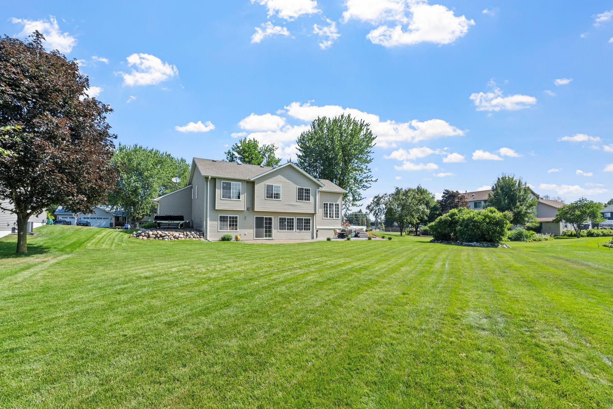 16-web-or-mls-9148 211th St W-14.jpg