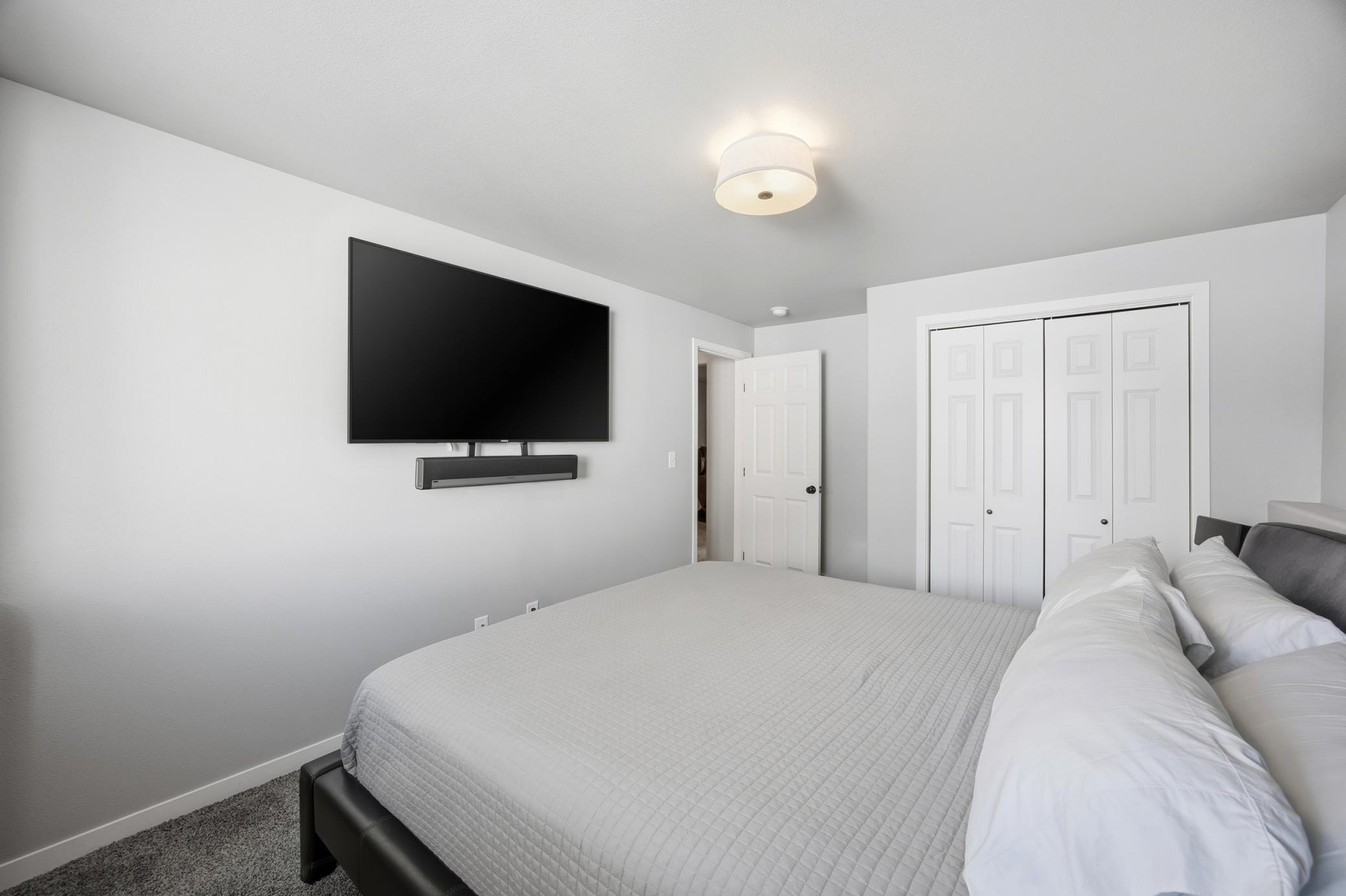 Bedroom 2 (Lower)