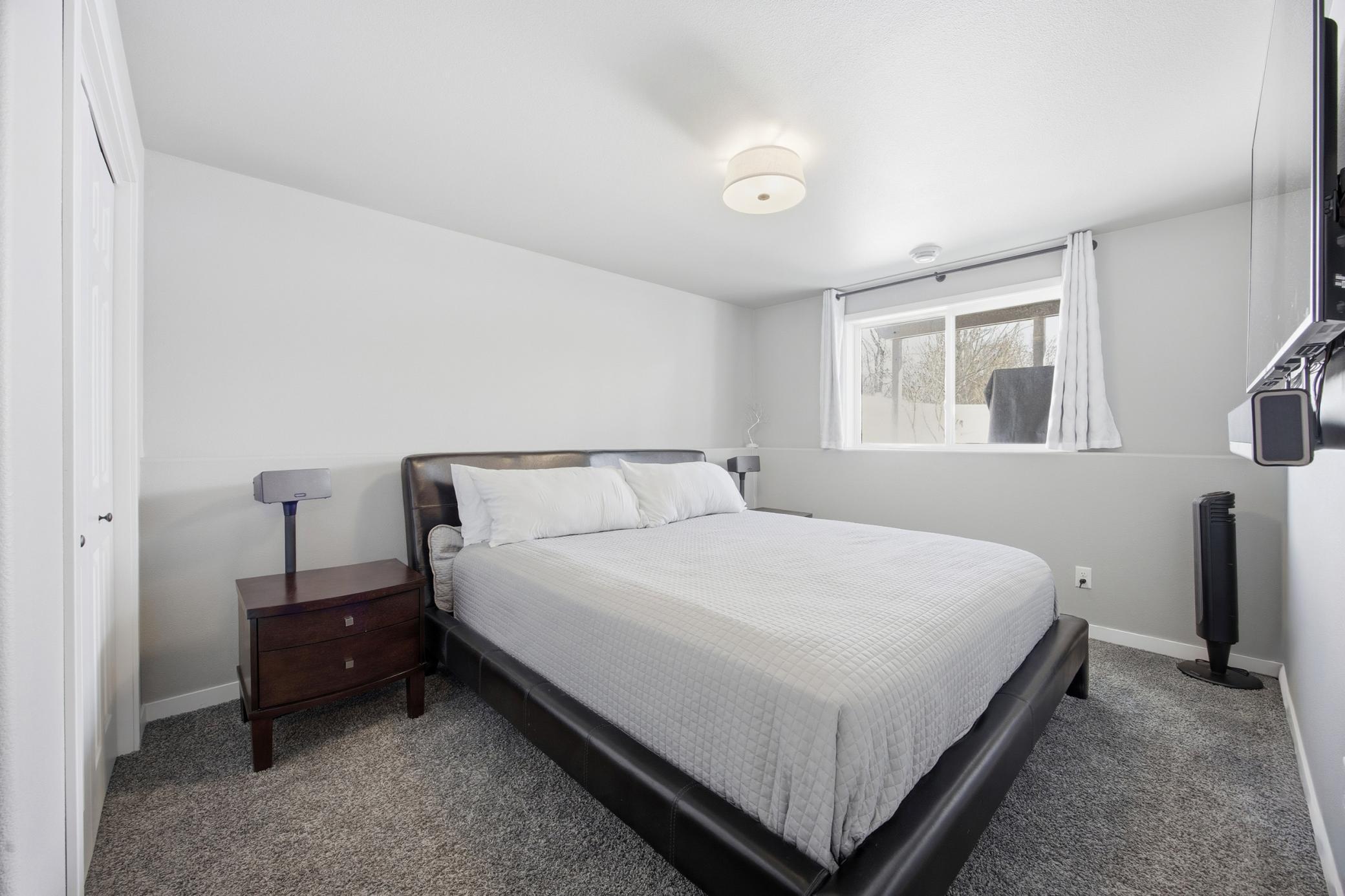 Bedroom 2 (Lower)