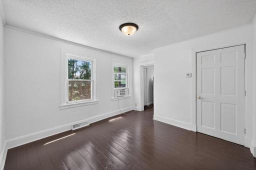828 Englewood Avenue, Saint Paul, MN 55104