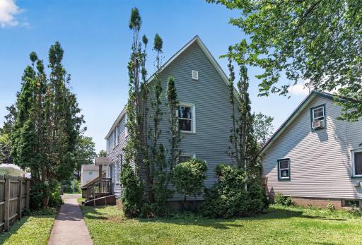 Welcome to 828 Englewood, an Up/Down duplex.