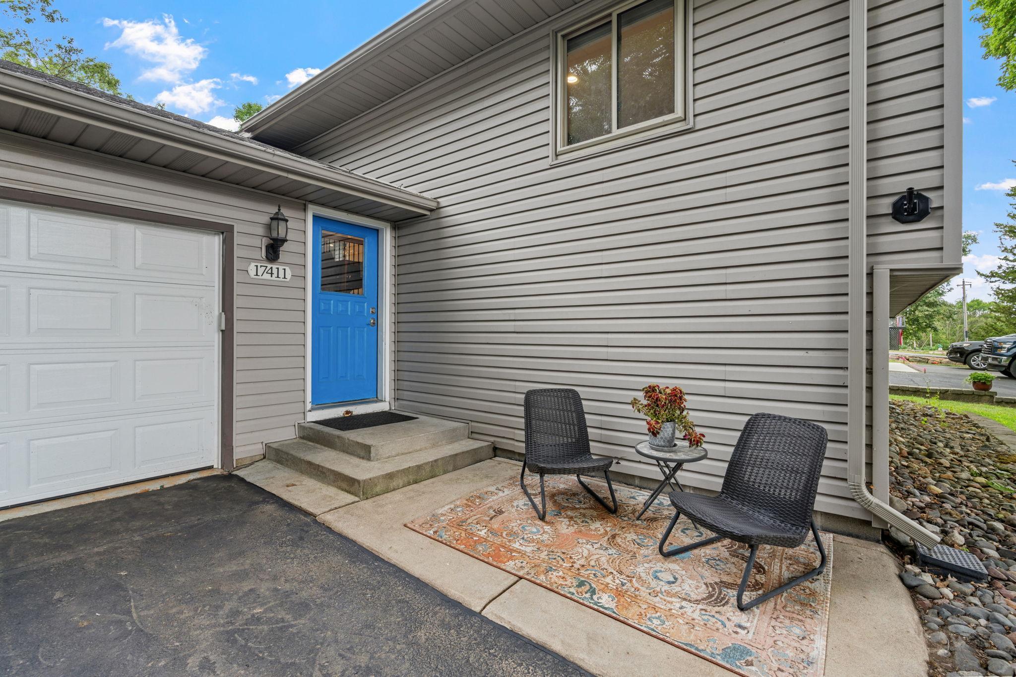 Welcoming front patio & front door!