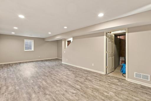 1560 Oakbrooke Terrace, Saint Paul, MN 55122