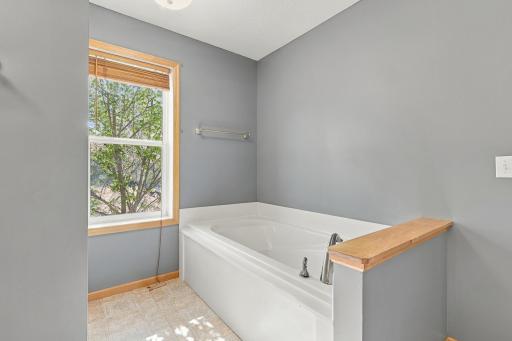 1560 Oakbrooke Terrace, Saint Paul, MN 55122