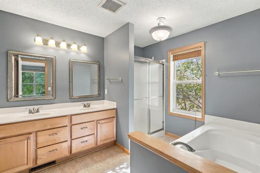 1560 Oakbrooke Terrace, Saint Paul, MN 55122