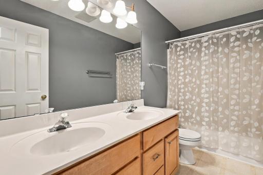 1560 Oakbrooke Terrace, Saint Paul, MN 55122