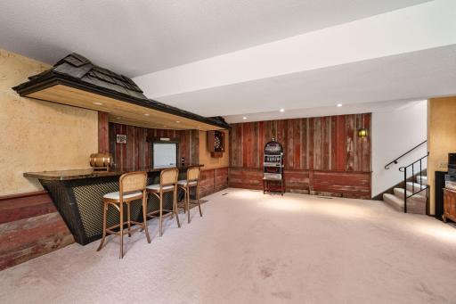 Wet bar w/ refrigerator in recreation room/family room