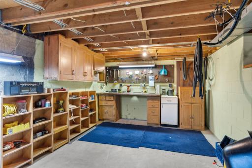 Wonderful spacious workshop or hobby room