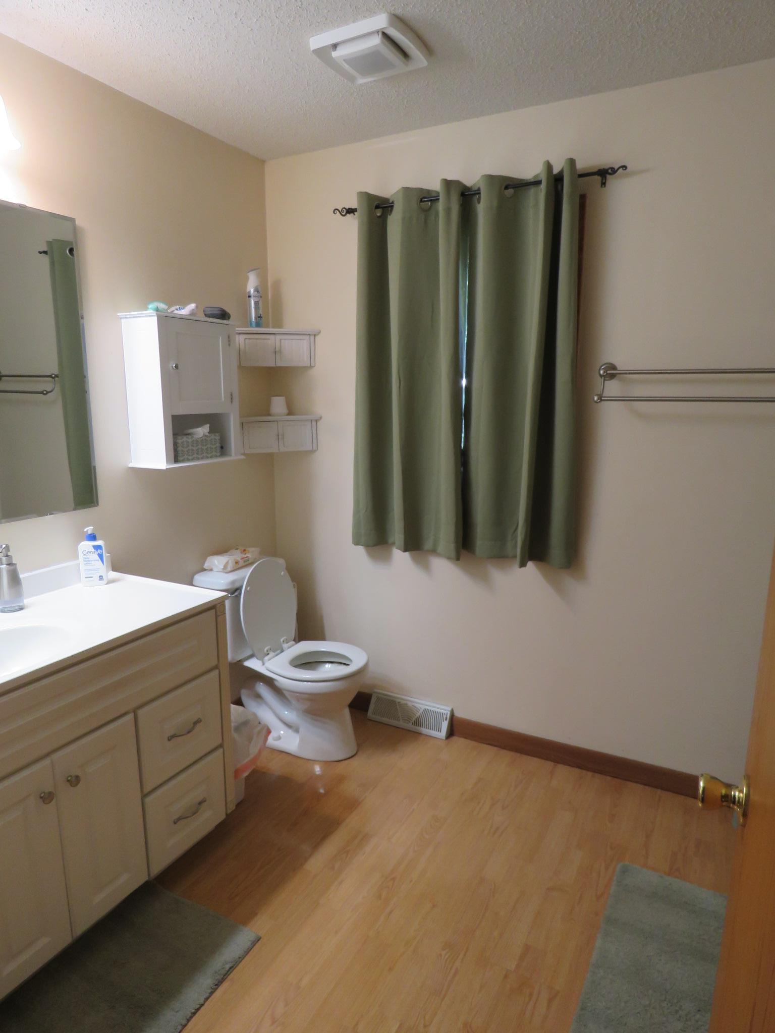 Upstairs full bath