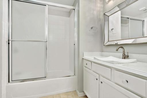 Minneapolis, MN 55404