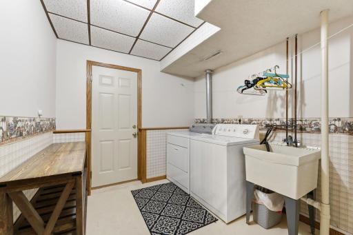 4067 Stockdale Drive, Vadnais Heights, MN 55127