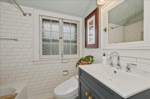 3909 W 5th Street, Duluth, MN 55807