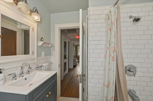 3909 W 5th Street, Duluth, MN 55807