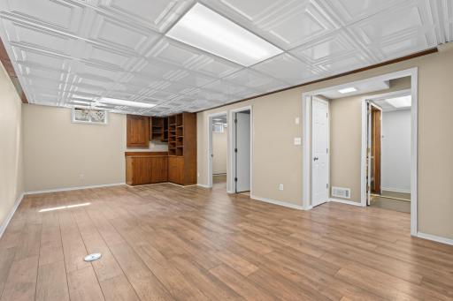 LL: Family Room w/ Dry Bar - New Modern Ceiling!