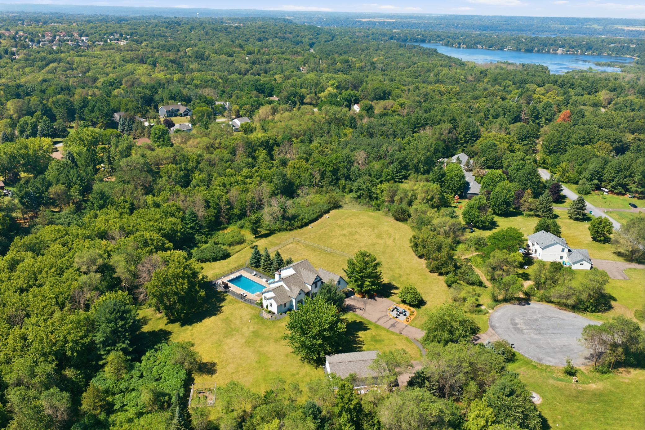923 Cloverleaf Cir, Hudson, WI