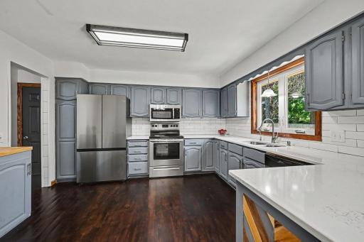 1950 Timber Wolf Trail N, Eagan, MN 55122