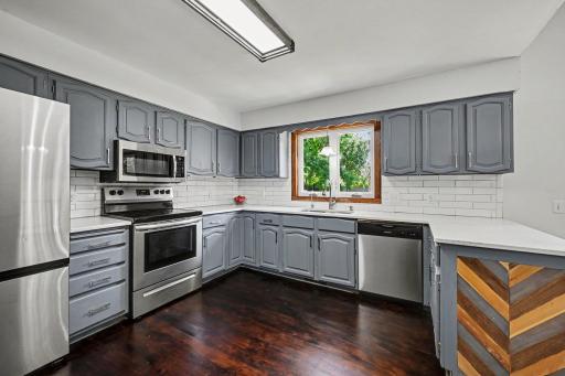1950 Timber Wolf Trail N, Eagan, MN 55122