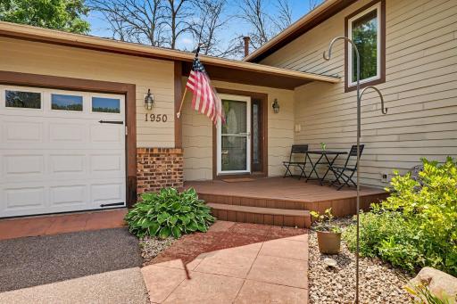 1950 Timber Wolf Trail N, Eagan, MN 55122