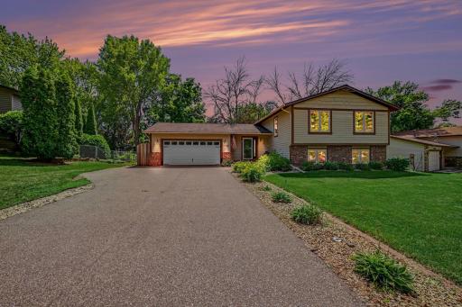 1950 Timber Wolf Trail N, Eagan, MN 55122