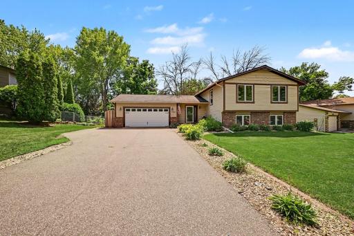 1950 Timber Wolf Trail N, Eagan, MN 55122