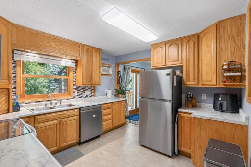 Great kitchen flow for easy cooking and entertaining