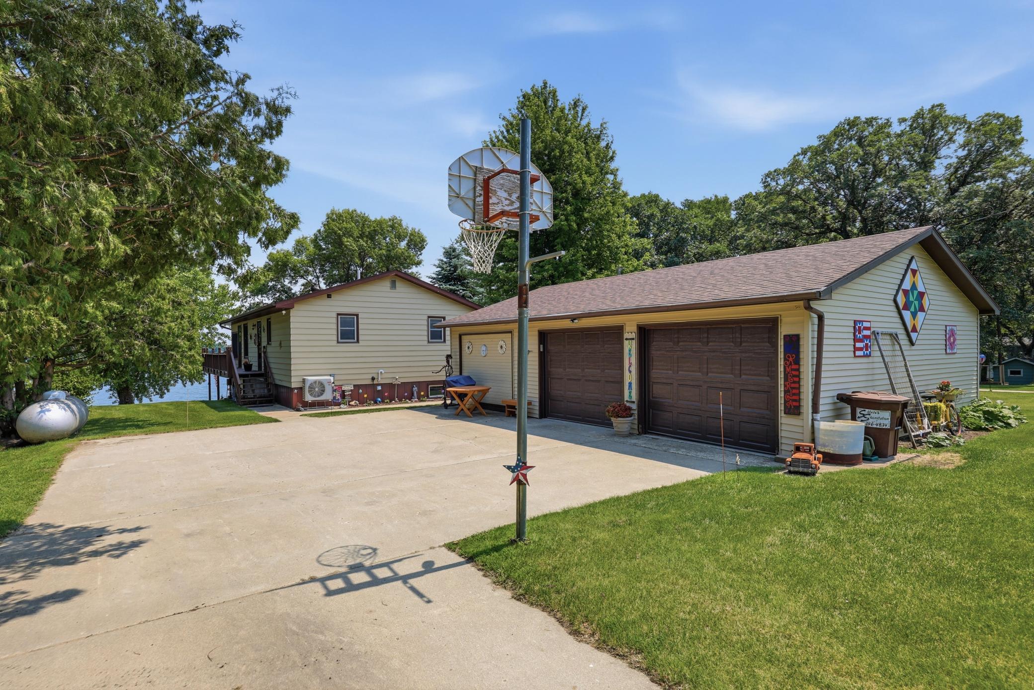 3 Bed / 2 Bath Home with 3 Stall Detached
