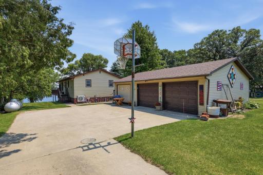 3 Bed / 2 Bath Home with 3 Stall Detached