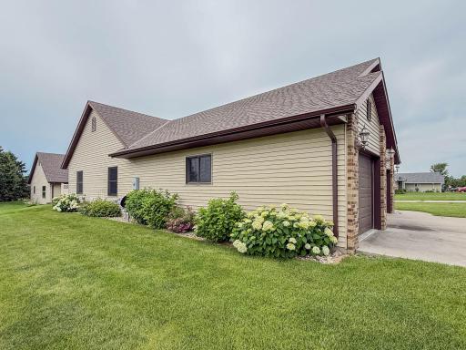 2953 9th Avenue SE, Willmar, MN 56201