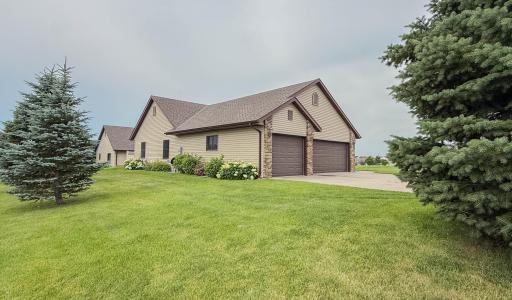 2953 9th Avenue SE, Willmar, MN 56201