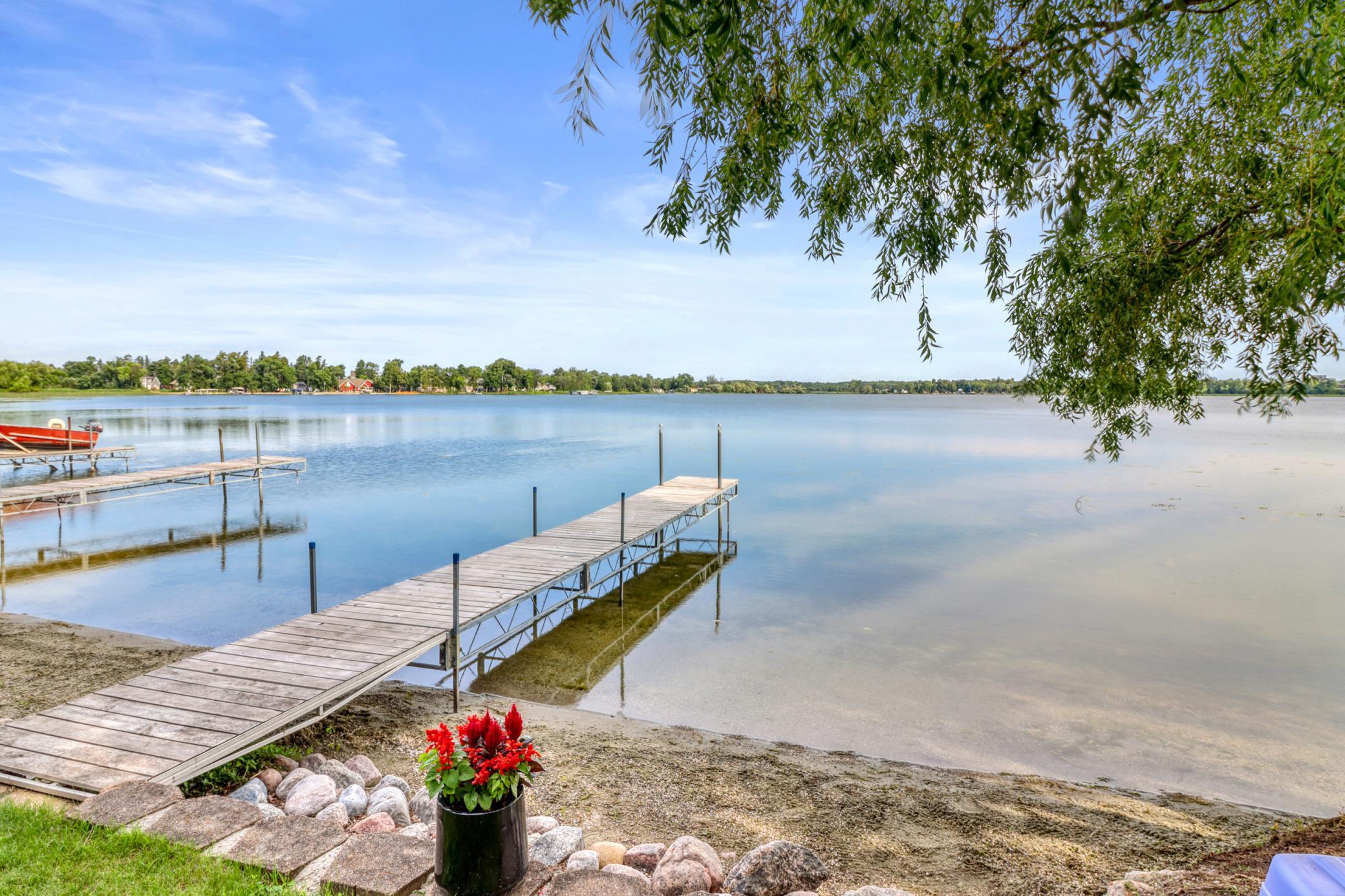 Exterior_lake1_1.JPG