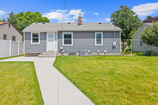 1692 Iowa Avenue E, Saint Paul, MN 55106