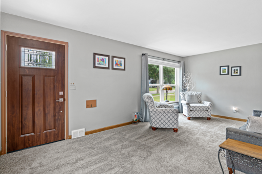 1692 Iowa Avenue E, Saint Paul, MN 55106
