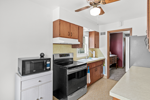 1692 Iowa Avenue E, Saint Paul, MN 55106
