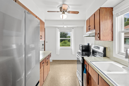 1692 Iowa Avenue E, Saint Paul, MN 55106