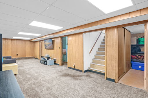 1692 Iowa Avenue E, Saint Paul, MN 55106