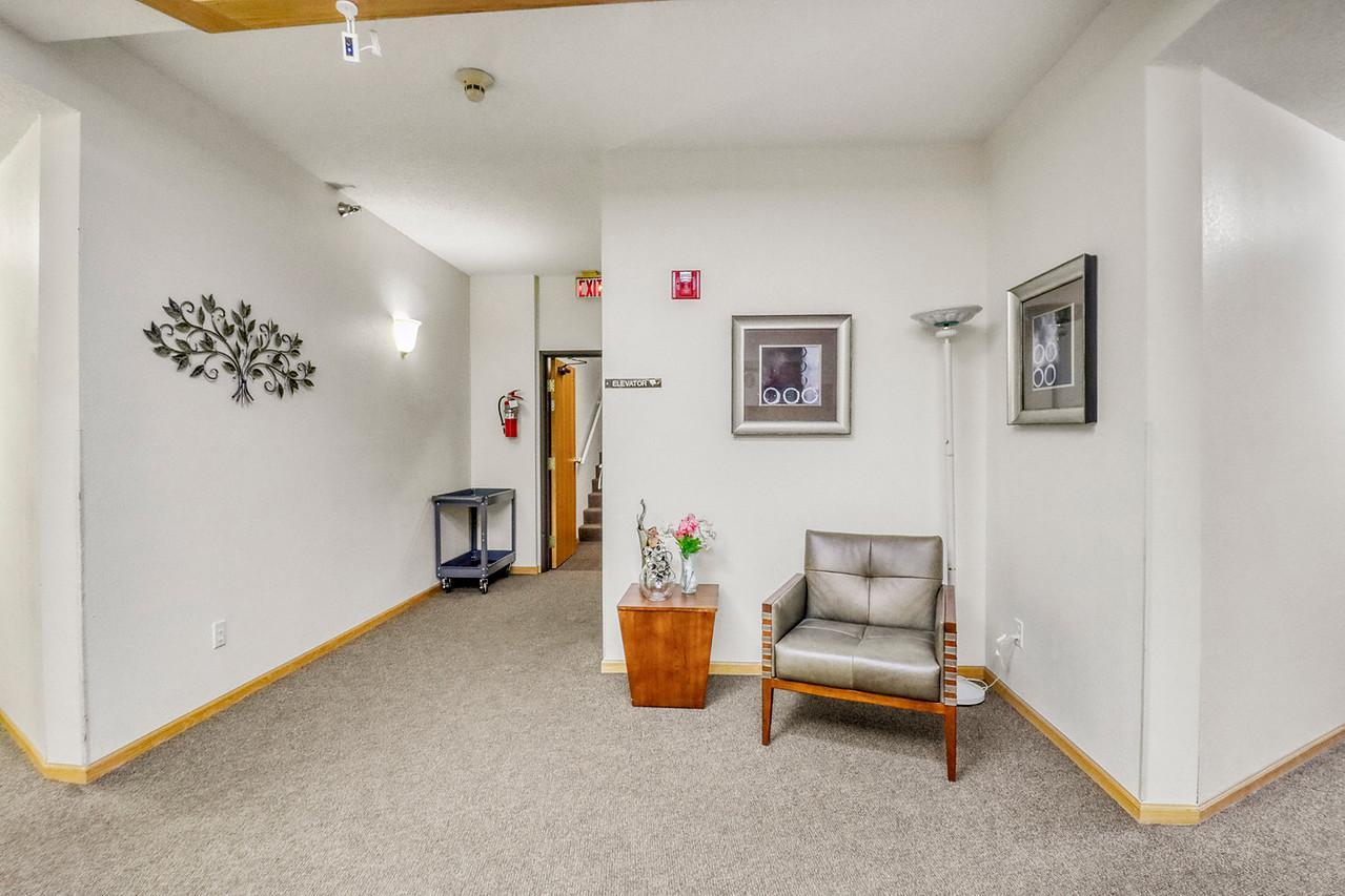 Lobby1_1-1280.JPG