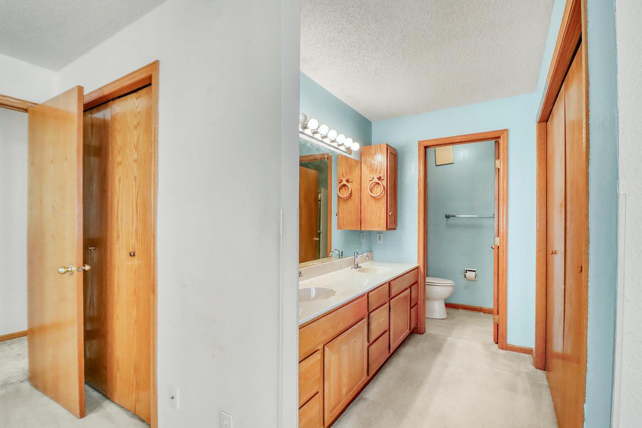 Primary w/ lots of closet space