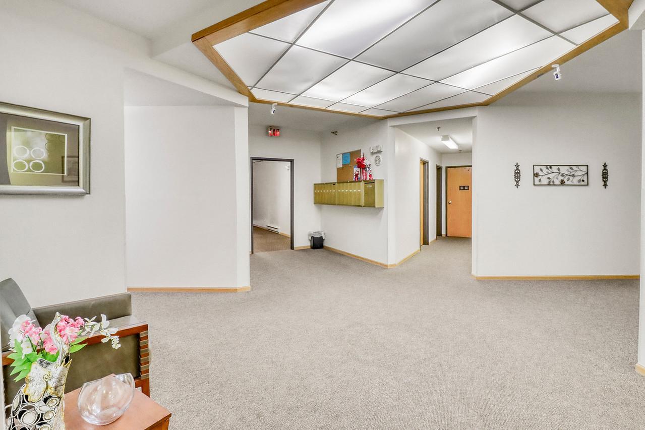 Lobby1_2-1280.JPG