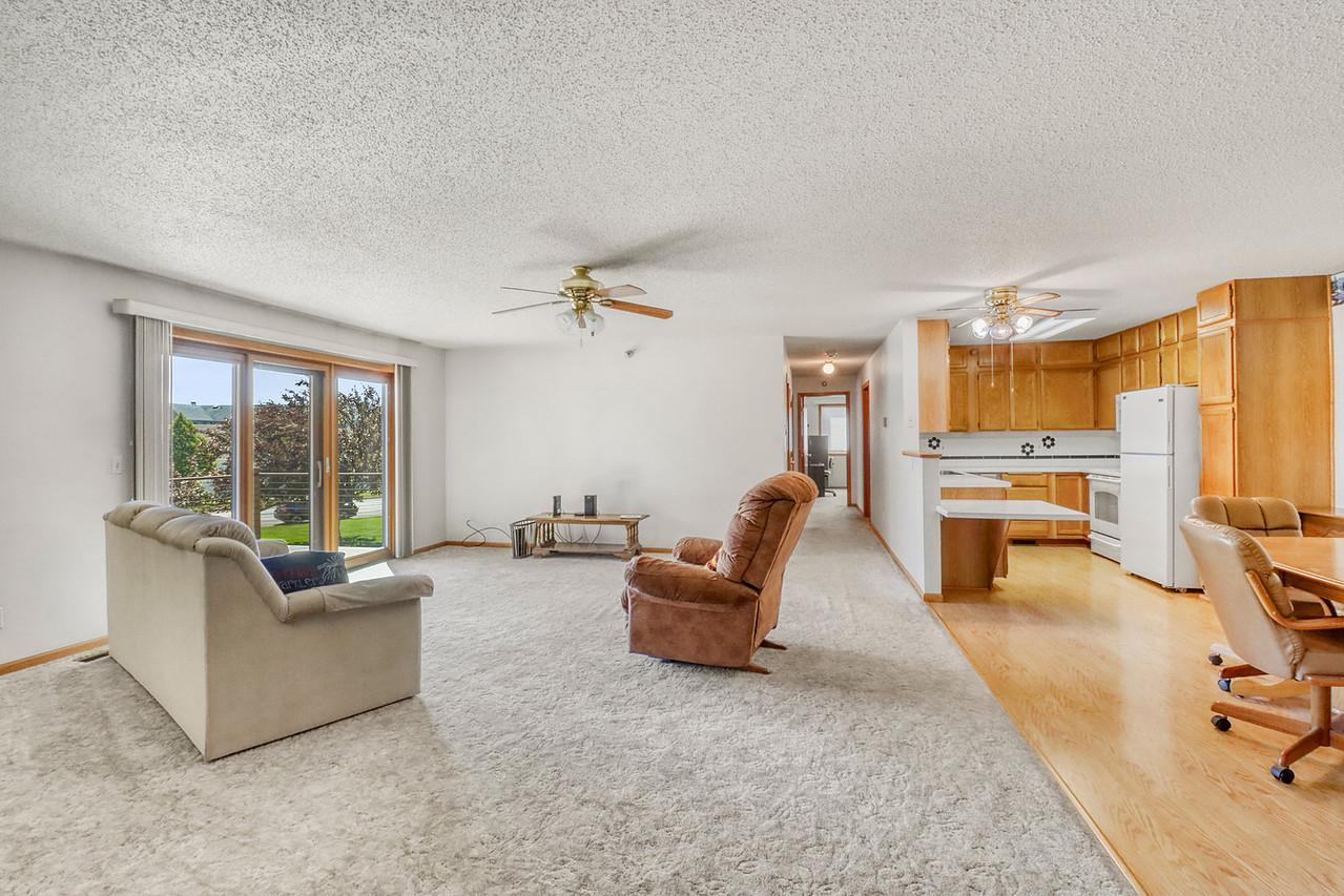 Living Room w/ ceiling fan