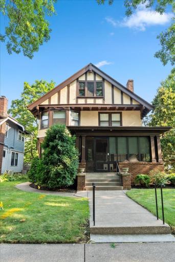 887 Ashland Avenue, Saint Paul, MN 55104