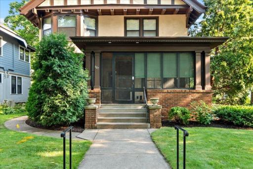 887 Ashland Avenue, Saint Paul, MN 55104