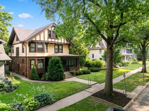 887 Ashland Avenue, Saint Paul, MN 55104