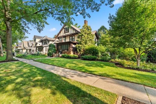 887 Ashland Avenue, Saint Paul, MN 55104
