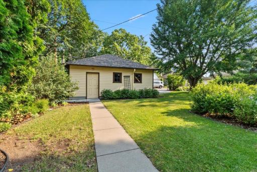 887 Ashland Avenue, Saint Paul, MN 55104