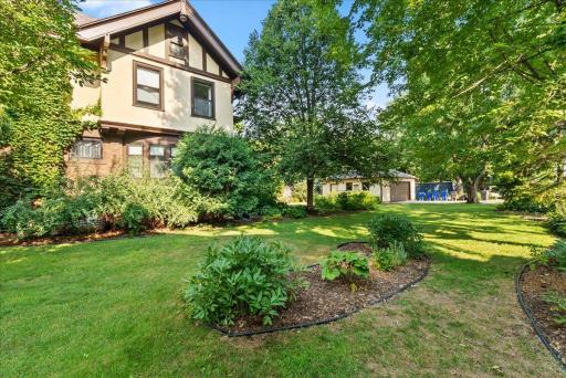 887 Ashland Avenue, Saint Paul, MN 55104